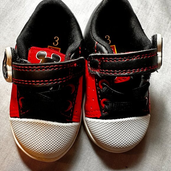 Disney's Mickey Mouse toddler gym shoes size 3 - Picture 4 of 6